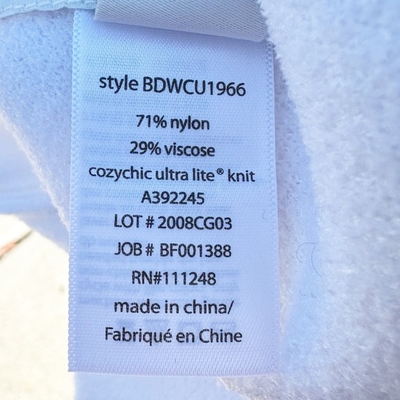 Barefoot Dreams Cozychic Ultra Lite Ocean Breeze Violet Ombré Poncho one size - Picture 10 of 12